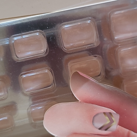 Style Essentials Press On Nails - Picture 3 of 10